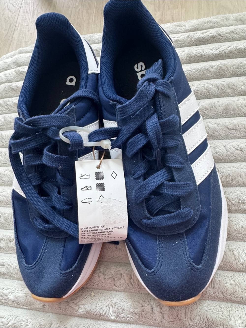 adidas Men’s Navy and White Retro Sneaker - Picture 4 of 6